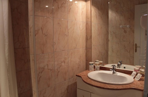 Peyrouse Hotel | Hôtel Ladagnous