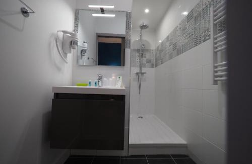 Cœur de Ville Hotel | Hôtel Le Biarritz - Vichy