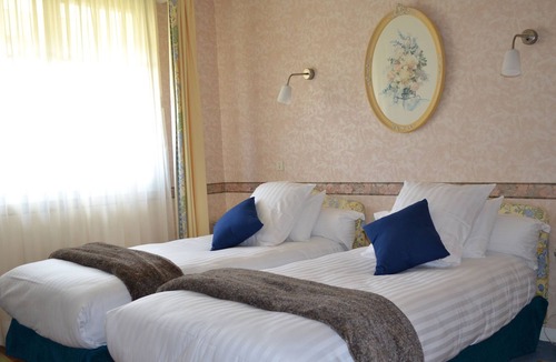 Brissac-Quince Hotel | Hôtel Le Castel