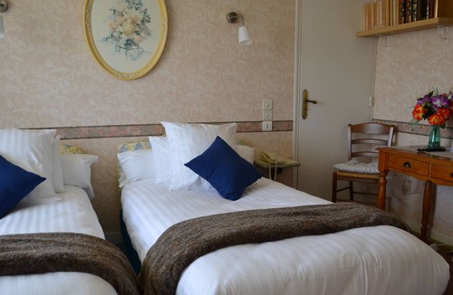 Brissac-Quince Hotel | Hôtel Le Castel