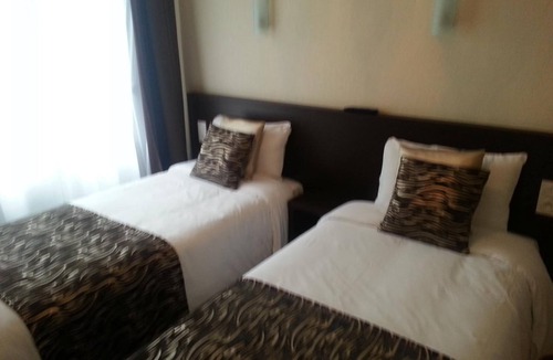 Alencon Hotel | Hôtel Le Chapeau Rouge