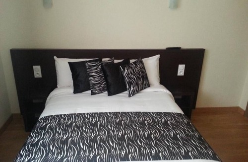 Alencon Hotel | Hôtel Le Chapeau Rouge