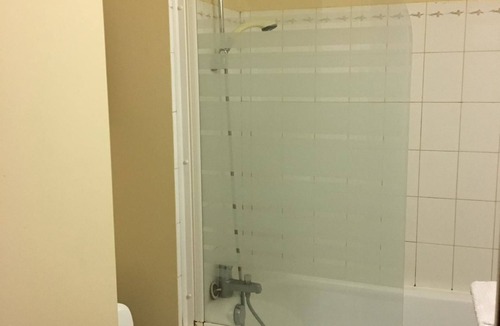 Saint-Denis-de-l'Hotel Hotel | Hôtel Le Dauphin