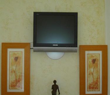 Moulins-la-Marche Hotel | Hôtel le Dauphin