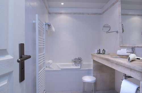 City of Carcassonne Hotel | Hôtel Le Donjon - Coeur de la Cité Médiévale