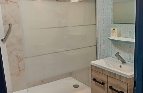 Commentry Hotel | Hôtel Le Lyon Vert Commentry