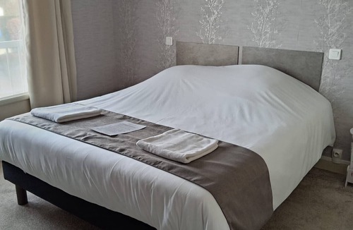 Commentry Hotel | Hôtel Le Lyon Vert Commentry