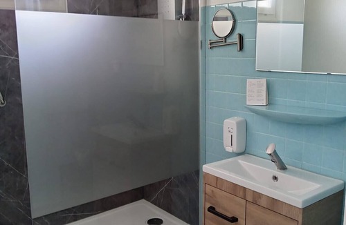 Commentry Hotel | Hôtel Le Lyon Vert Commentry