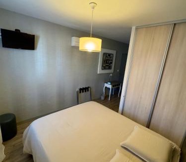 Montaigu-de-Quercy Hotel | Hôtel le midi