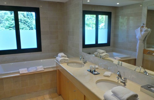 Charbonnieres-les-Bains Hotel | Hôtel Le Pavillon
