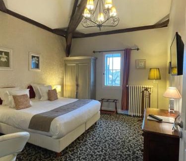 Amboise Hotel | Hôtel Le Pavillon des Lys - Amboise Centre