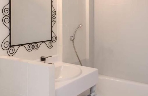 Le Pian-Medoc Hotel | Hôtel Le Pont Bernet