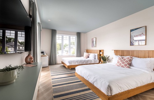 Venise-en-Quebec Hotel | Hôtel Le Rosay