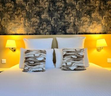 Uzes Hotel | Hôtel Le SAINT-GENIÈS