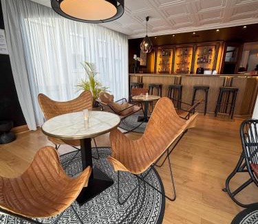 Cognac Hotel | Hôtel Le Valois, Cognac Centre