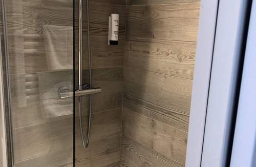 Challes-les-Eaux Hotel | Hôtel les Ailes