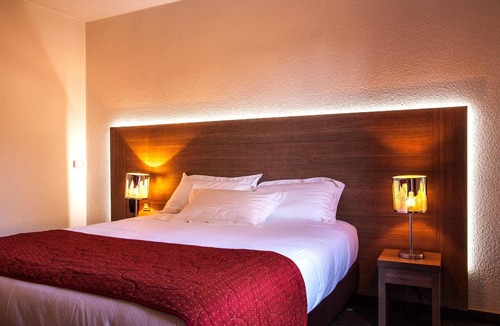 Tournon-sur-Rhone Hotel | Hôtel Les Amandiers