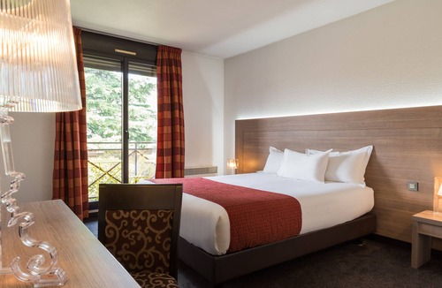 Tournon-sur-Rhone Hotel | Hôtel Les Amandiers