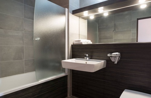 Tournon-sur-Rhone Hotel | Hôtel Les Amandiers