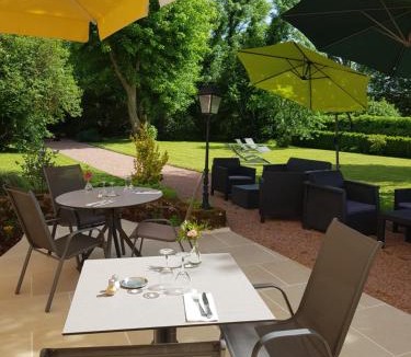 Pontaubert Hotel | Hôtel Les Fleurs