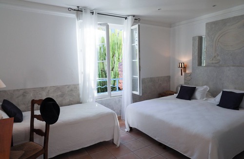 Le Lavandou Hotel | Hôtel Les Flots Bleus