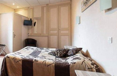 Saint-Yrieix-la-Perche Hotel | Hôtel Les Platanes