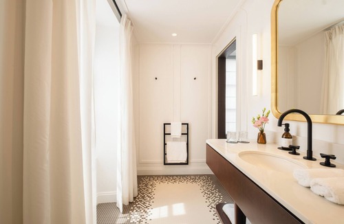 Notre-Dame Hotel | Hôtel Les Lumières - Relais & Châteaux