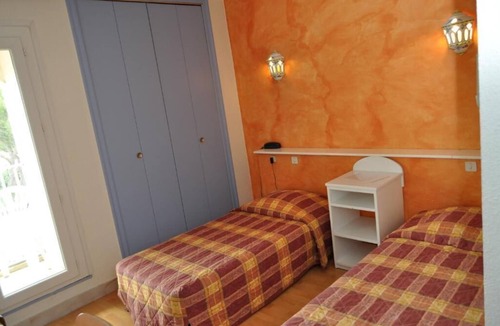 Lunel Hotel | Hôtel Les Mimosas
