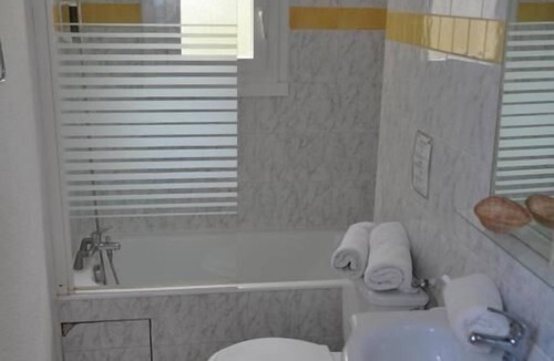 Lunel Hotel | Hôtel Les Mimosas