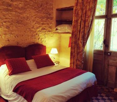 Lussac-les-Chateaux Hotel | Hôtel Les Orangeries