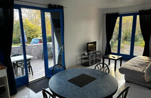 Lavilledieu Hotel | Hôtel Les Persèdes