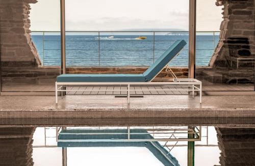 Le Lavandou Hotel | Hôtel Les Roches - Relais & Châteaux