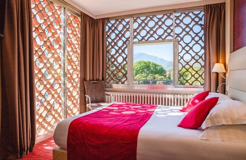 Meylan Hotel | Hôtel Les Trois Roses, Grenoble Meylan