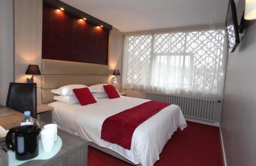 Corenc Hotel | Hôtel Les Trois Roses, Meylan Grenoble