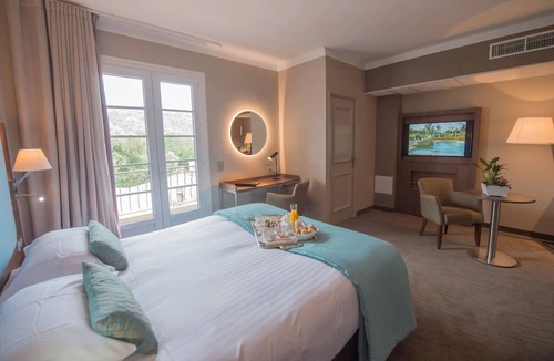 Carros Hotel | Hôtel Lou Castelet