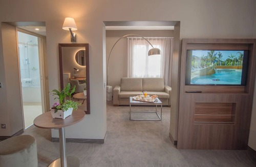 Carros Hotel | Hôtel Lou Castelet