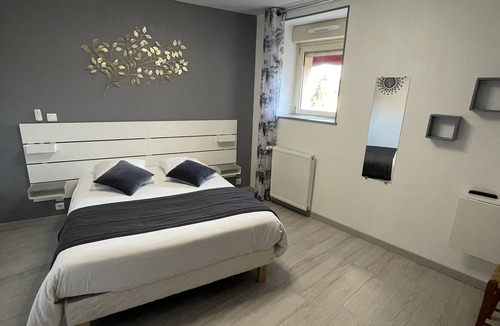 Pouillenay Hotel | Hôtel Macarena