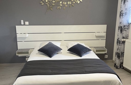 Pouillenay Hotel | Hôtel Macarena