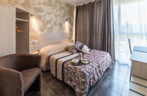 Le Pont-de-Beauvoisin Hotel | Hôtel Morris