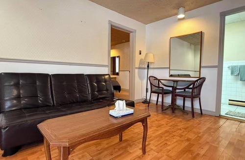 Sherbrooke Hotel | Hôtel Motel La Marquise