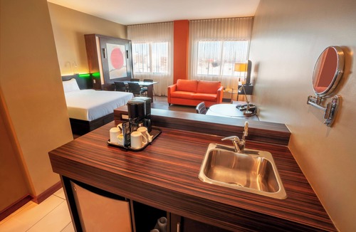 Ste. Foy Hotel | Hôtel Must – Aéroport de Québec par JARO