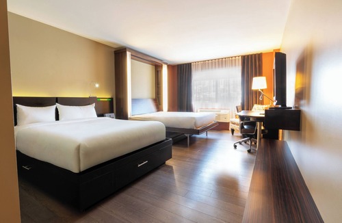 Ste. Foy Hotel | Hôtel Must – Aéroport de Québec par JARO