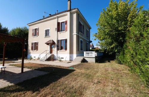 Les Abrets en Dauphine Apartment | Hôtel Particulier - Piscine & Spa