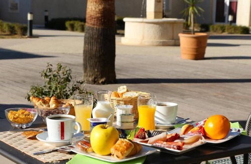 Gallargues-le-Montueux House | Hôtel Restaurant Les Jasses de Camargue