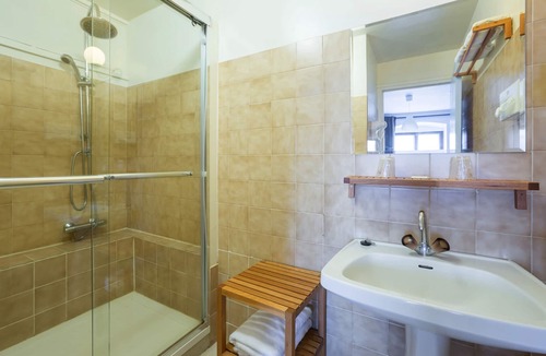Saint-Julien-Chapteuil Hotel | Hôtel Restaurant Le Barriol