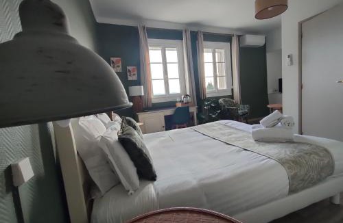 Conilhac-Corbieres Hotel | Hôtel Restaurant L'Art des Mets by Côté Jardin