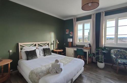 Conilhac-Corbieres Hotel | Hôtel Restaurant L'Art des Mets by Côté Jardin