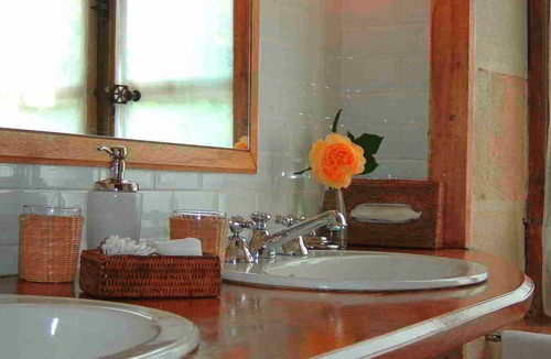 Lussac-les-Chateaux Hotel | Hôtel Restaurant Les Orangeries