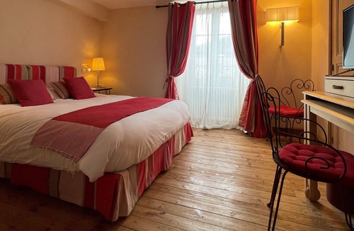 Lussac-les-Chateaux Hotel | Hôtel Restaurant Les Orangeries