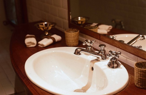 Lussac-les-Chateaux Hotel | Hôtel Restaurant Les Orangeries